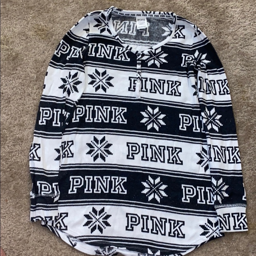 Long sleeved black and white pink shirt❤️